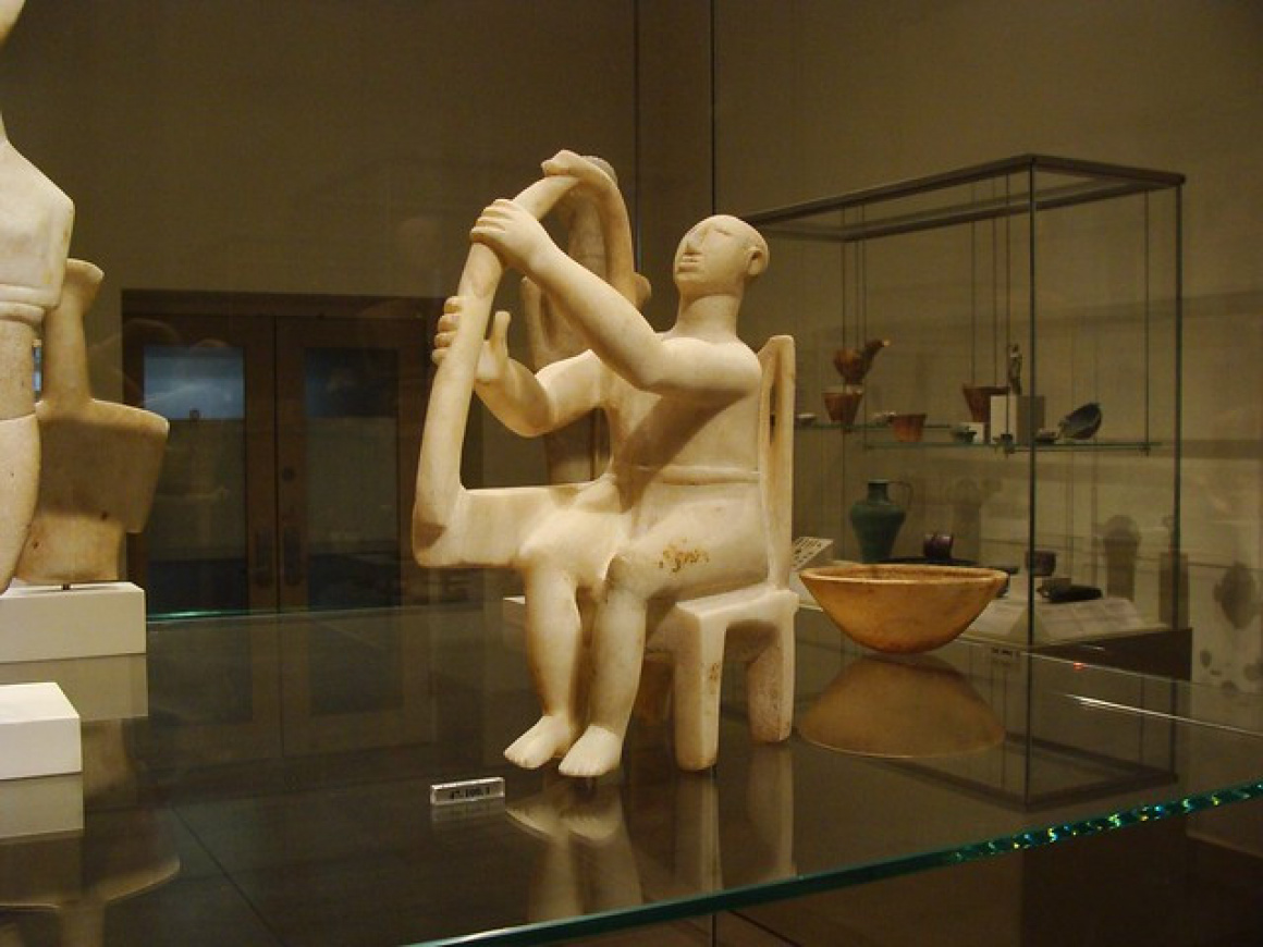 Cycladic harpist (Met)